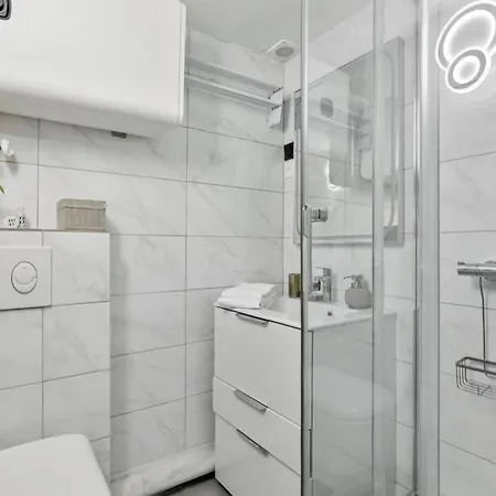 Herold - Place De Victoires By B'your