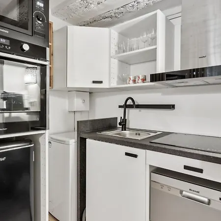 Herold - Place De Victoires By B'your *