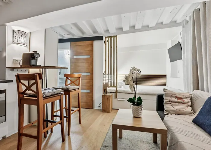 Herold - Place De Victoires By B'your Paris