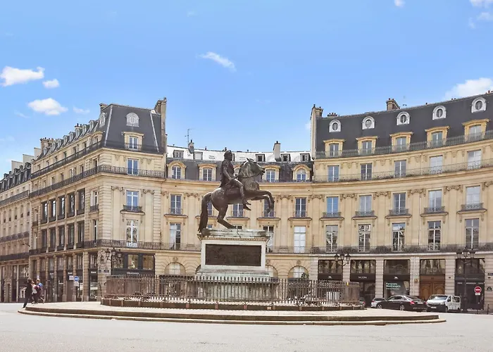 Herold - Place De Victoires By B'your Paris